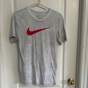 Nike White and Red Short Sleeve Tee